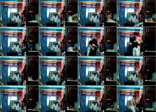 الواد زنق البنت فى مخزن الكمبيوتر وعايز يقلعها البنطلون والبنت بتقوله بس بدل مايجى