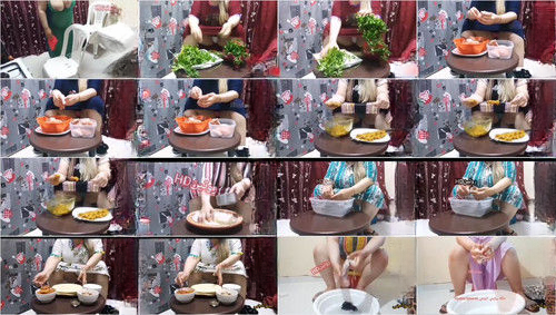 روتينى امهااات عامله زي اللبن بتنضف وبزازها طالعه برة وبتقرطف الملوخية وكسها بياين