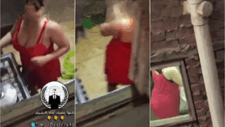 محظوظ فشخ ياريت ربع حظه فتح الشباك بالصدفة لقي جارته الميلفاية الملبن